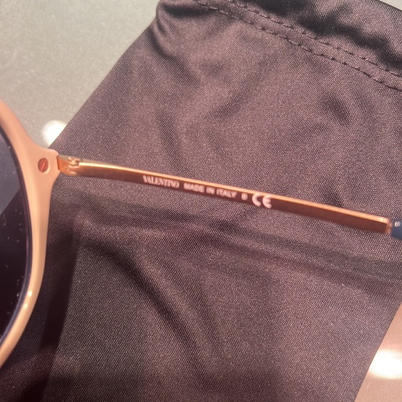 498$ NIB Valentino Garavani SUNGLASSES. Dust pink and blue, rose gold hardware - Picture 7 of 16